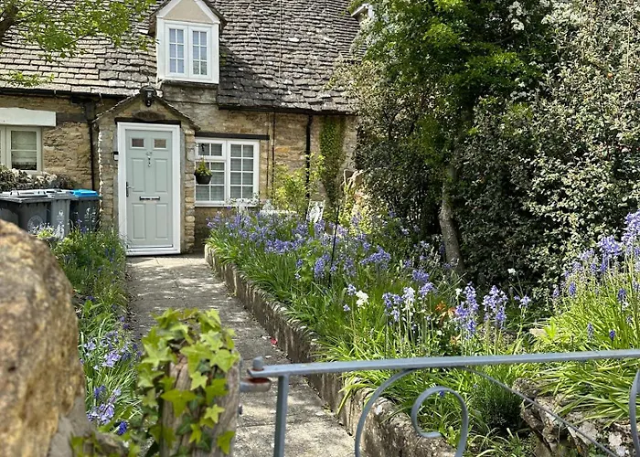 Remarkable Cotswolds 1 Bedroom Cottage In Finstock