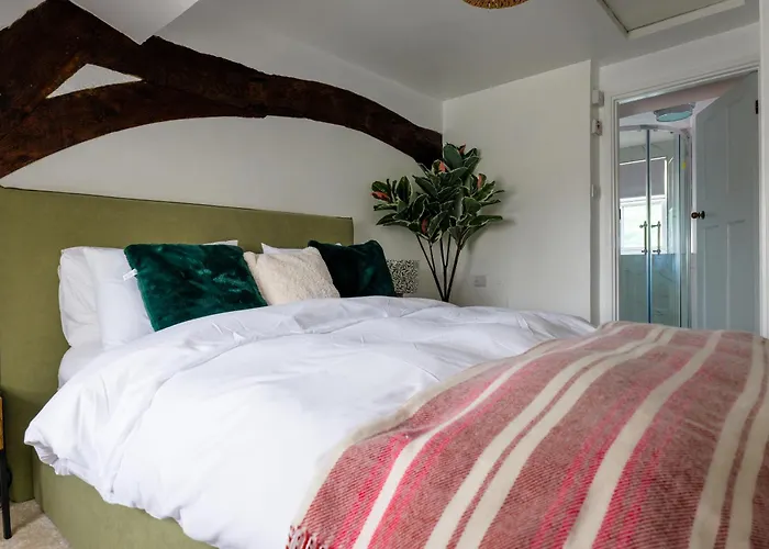 Remarkable Cotswolds 1 Bedroom Cottage In Finstock