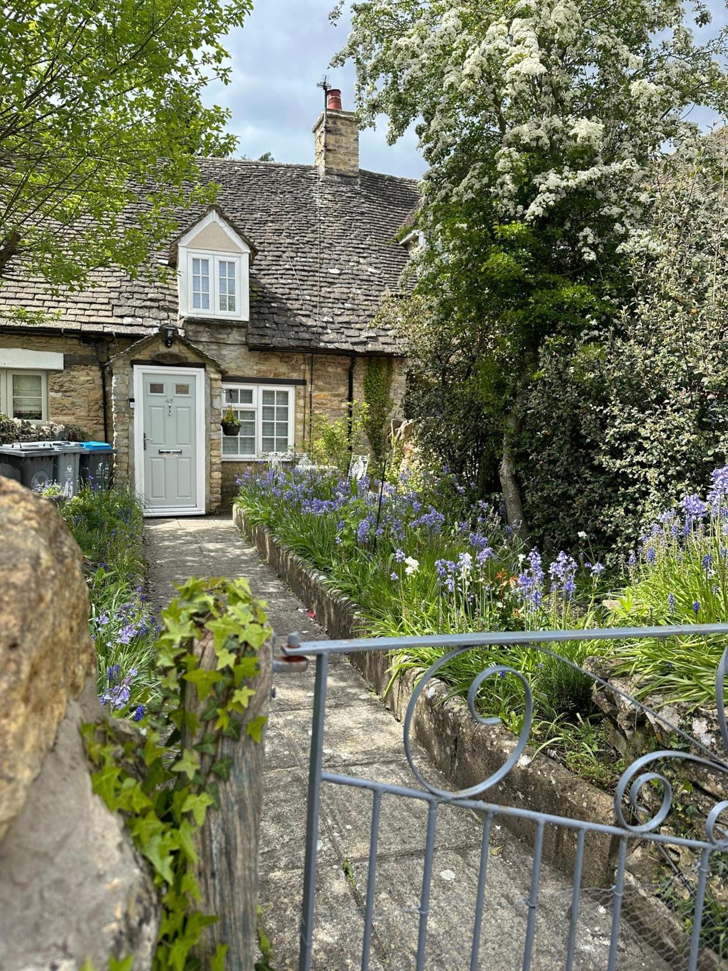 Remarkable Cotswolds 1 Bedroom In