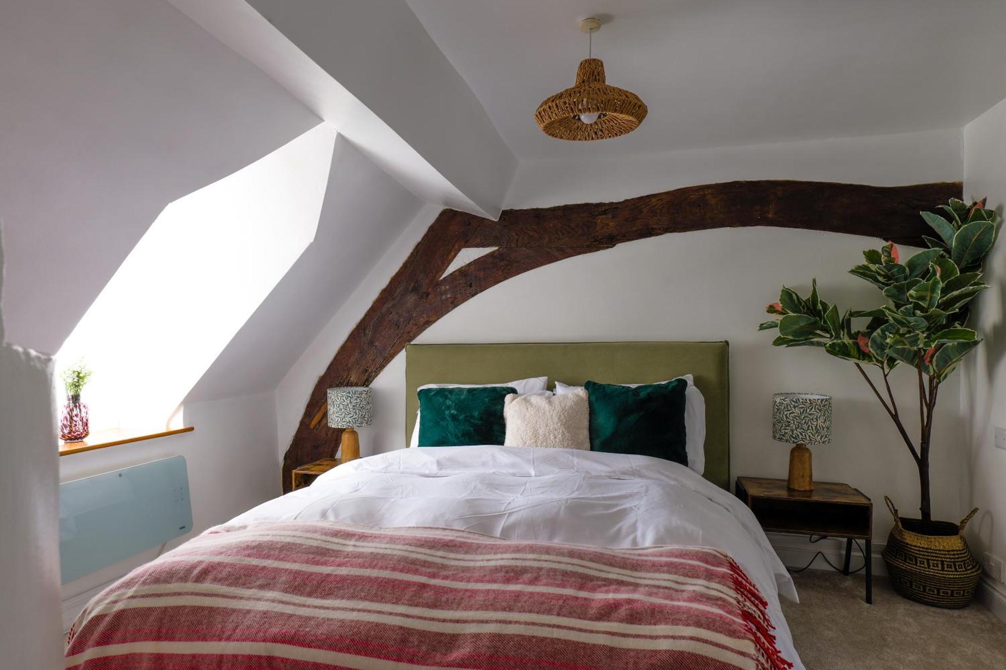 Remarkable Cotswolds 1 Bedroom In Holiday home